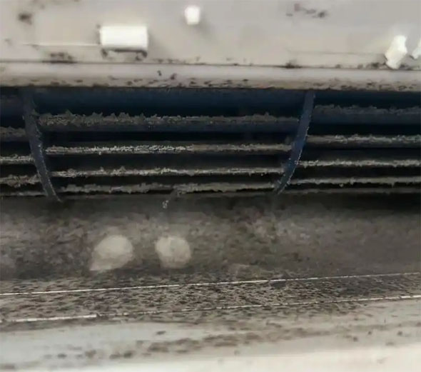 麻章空调吹的风有股烧焦味是怎么回事